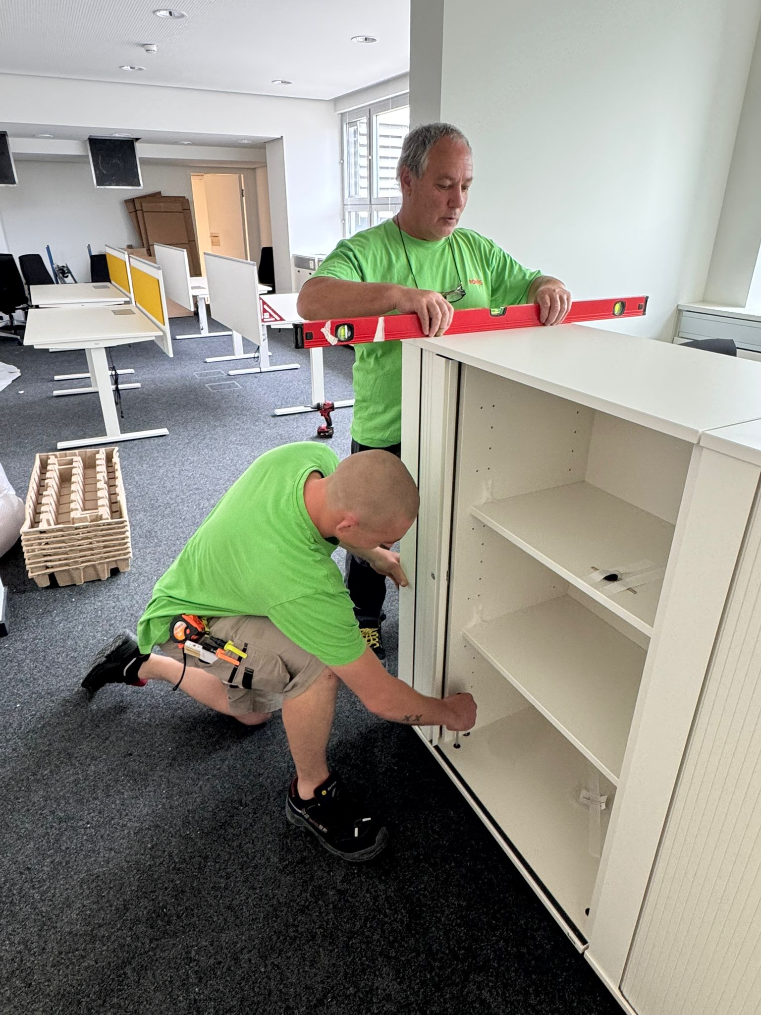 POMAS installers at work
